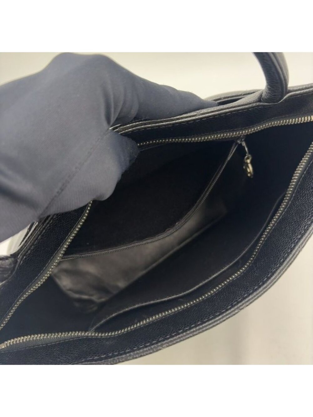 Chanel CC Logo Reprint Caviar Leather Black Tote Gold - Picture 12 of 15